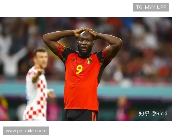 卢卡库强势背身单打，转身抽射极具威胁——揭秘这位足坛“铁塔”如何改变比赛