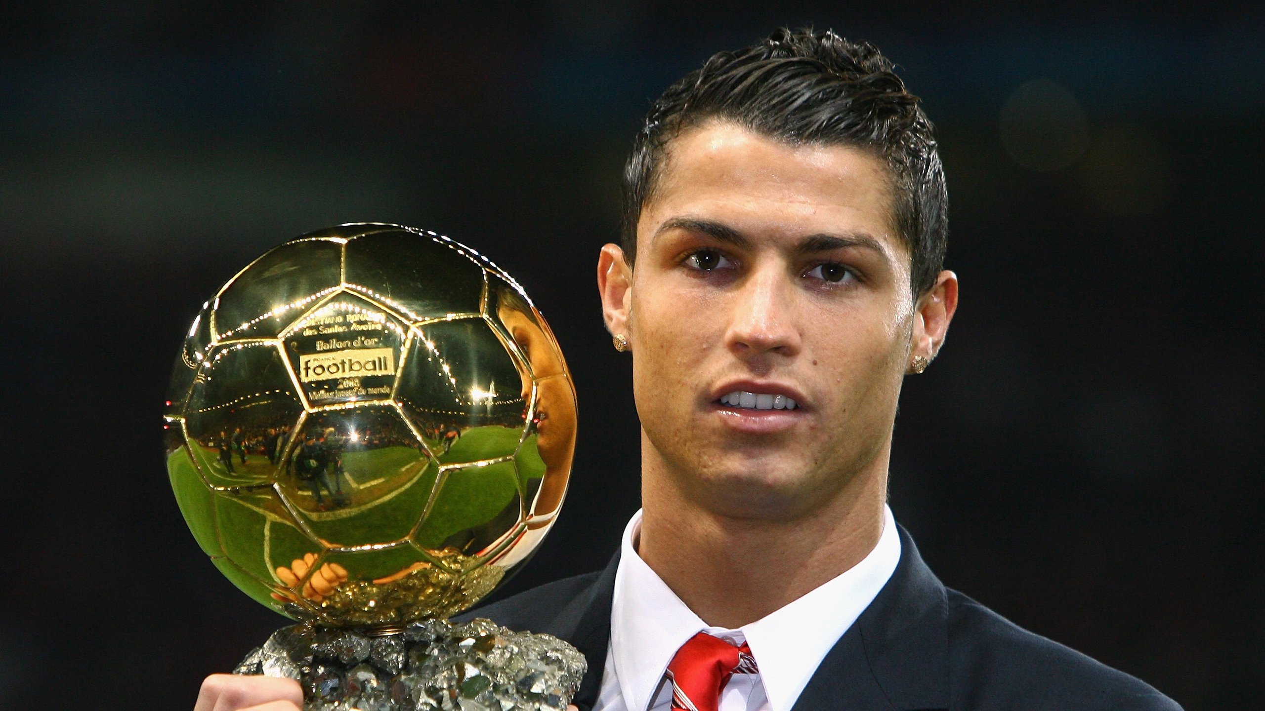 《FIFA》虚拟足球世界杯:线上线下同步盛世包容,冠军誓夺!